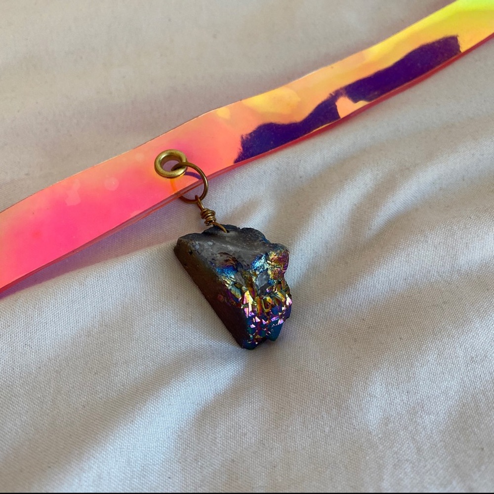 Iridescent Pink Yellow Choker W Iridescent Rock